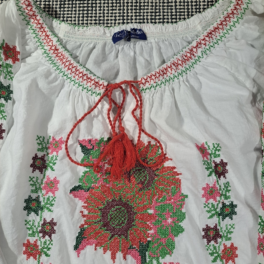 Floral Embroidered White Blouse with Red Accents - Picture 4 of 7